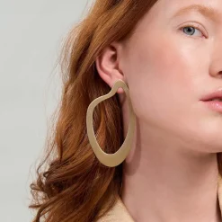 Abstrakcyjne, duże kolczyki z kolekcji Tache