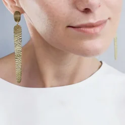 Artystyczne, długie kolczyki na sztyfcie z kolekcji Moon