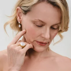 Artystyczny sygnet z masą perłową z kolekcji Parer