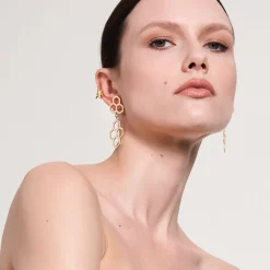 Ażurowe, złote kolczyki na sztyft z kolekcji Apis