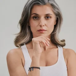 Bransoletka z czarnych kamieni naturalnych z srebrnymi zawieszkami z kolekcji Bery