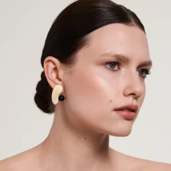 Delikatne kolczyki z onyksem z kolekcji Parer