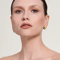 Delikatne kolczyki z onyksem z kolekcji Parer