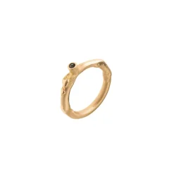 Delikatny pierścionek z małym oczkiem z kolekcji New Stone
