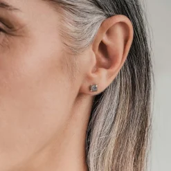 Diamentowe kolczyki na sztyfcie z kolekcji Verum
