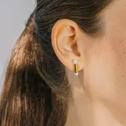 Drobne kolczyki na sztyft z perłami z kolekcji Astro