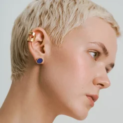Drobne pozłacane kolczyki z lapis lazuli z kolekcji Orini