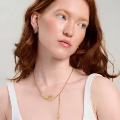 Drobne, złote kolczyki paprotki z kolekcji Plantis