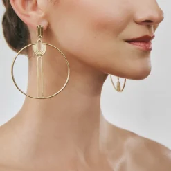 Duże, pozłacane kolczyki koła na sztyft z kolekcji Holos