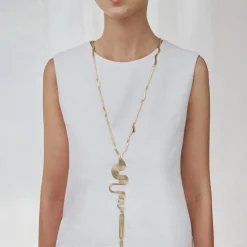 Długi naszyjnik z podłużnym wisiorem z kolekcji Holos