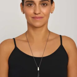 Długi, srebrny naszyjnik z jadeitem z kolekcji Guatemala