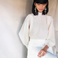 Długie, złote kolczyki z ażurowymi wzorami z kolekcji Eternal