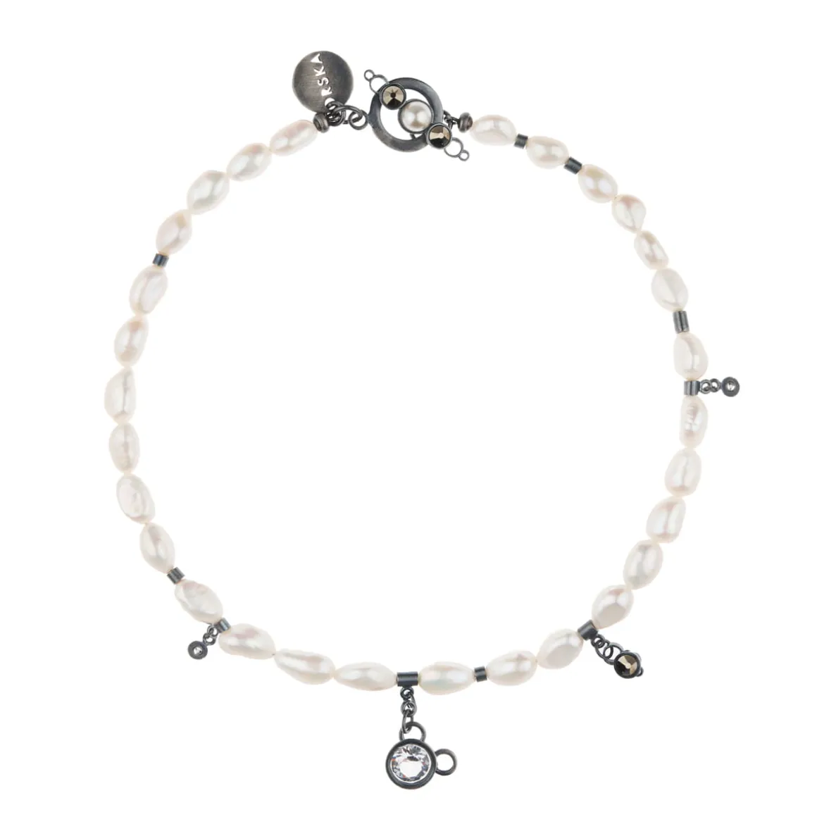 Elegancki naszyjnik z perłami i srebrnymi zawieszkami z kolekcji Soda