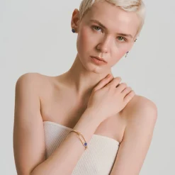 Geometryczna, pozłacana bransoletka z lapis lazuli z kolekcji Orini