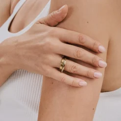 Klasyczna, złota obrączka z kolekcji Body