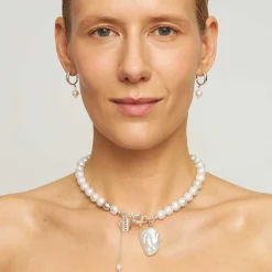 Krótki naszyjnik z nieregularnych pereł z kolekcji Perle