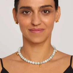 Krótki naszyjnik z zielonego jadeitu z geometrycznymi zawieszkami z kolekcji Gwatemala