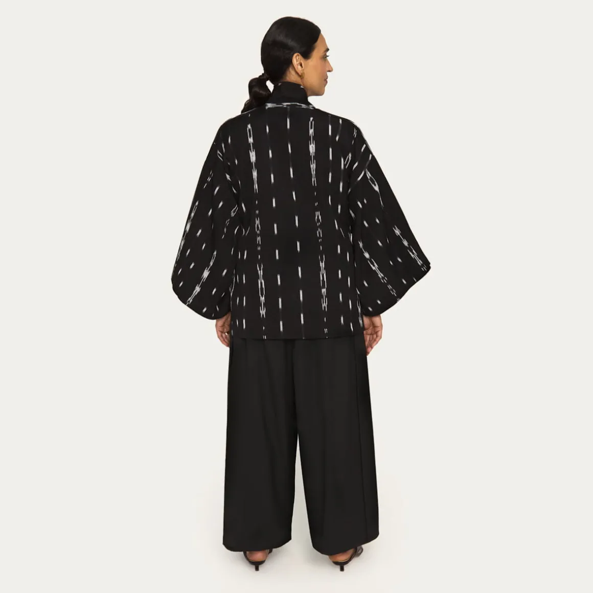 Limitowane czarne kimono z kolekcji Guatemala