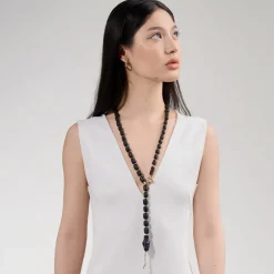 Limitowany drewniany naszyjnik w formie węża z kolekcji Kembali