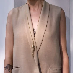 Naszyjnik wisiorem palcem z kolekcji Body