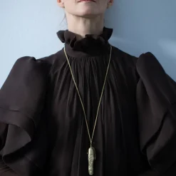 Naszyjnik wisiorem palcem z kolekcji Body