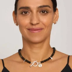 Naszyjnik z obsydianu złocistego ze srebrnymi zawieszkami z kolekcji Guatemala