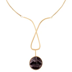 Naszyjnik z rzeźbionymi w drewnie ustami z kolekcji Kembali