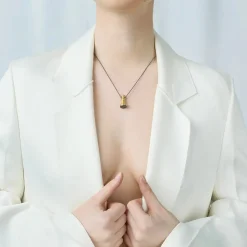 Naszyjnik z szachową królową z kolekcji Vintage