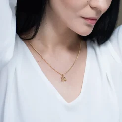 Naszyjnik z wisiorkiem w kształcie pszczoły z kolekcji Apis