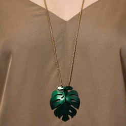 Naszyjnik z zieloną monsterą dziurawą z kolekcji Plantis