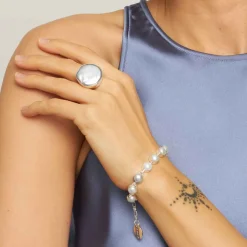 Okazały pierścionek z naturalną perłą z kolekcje Perle