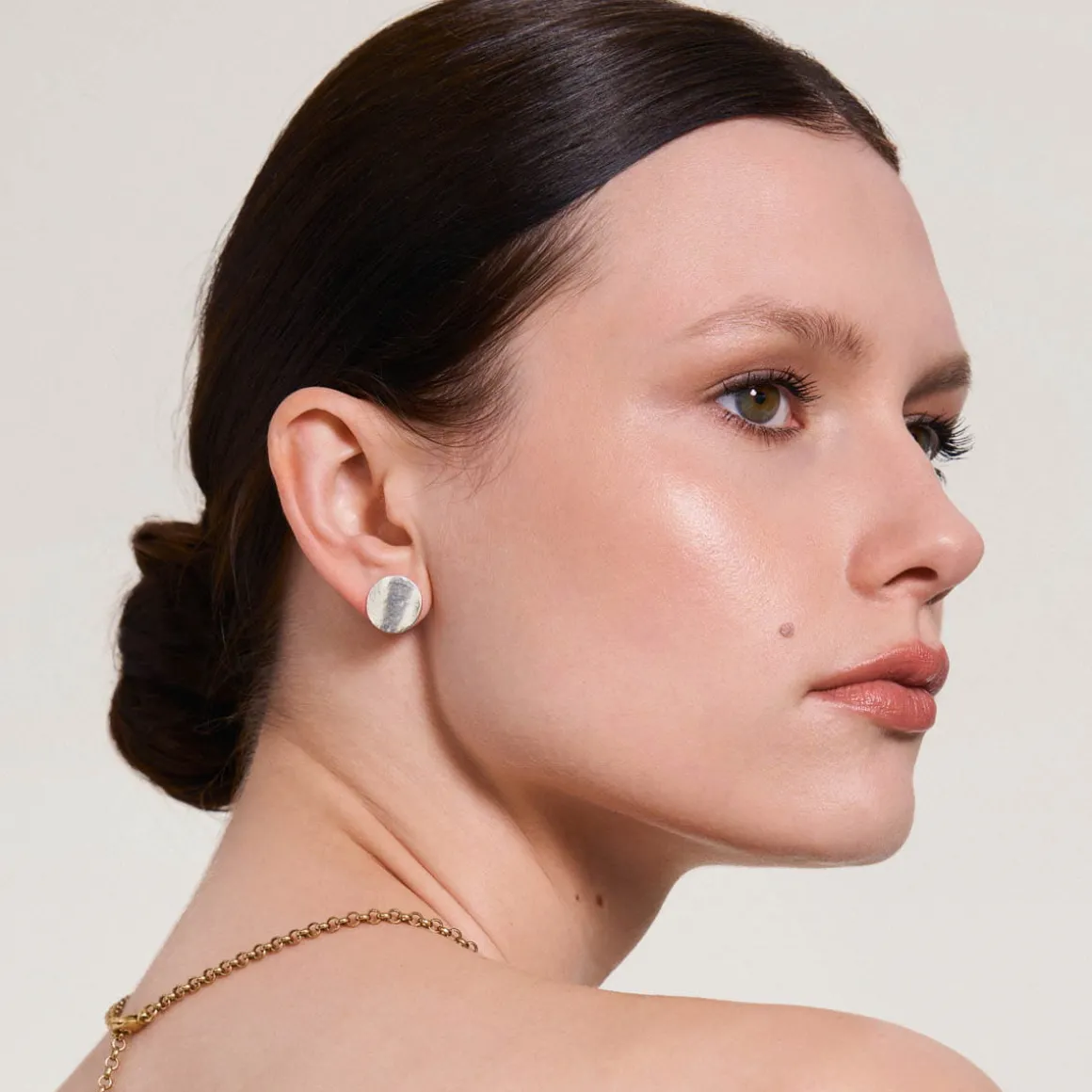 Okrągłe, srebrne kolczyki z kolekcji Rundo