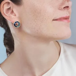 Okrągłe, złote kolczyki z kryształami