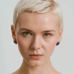 Oryginalne, pozłacane kolczyki na sztyft z lapis lazuli z kolekcji Orini