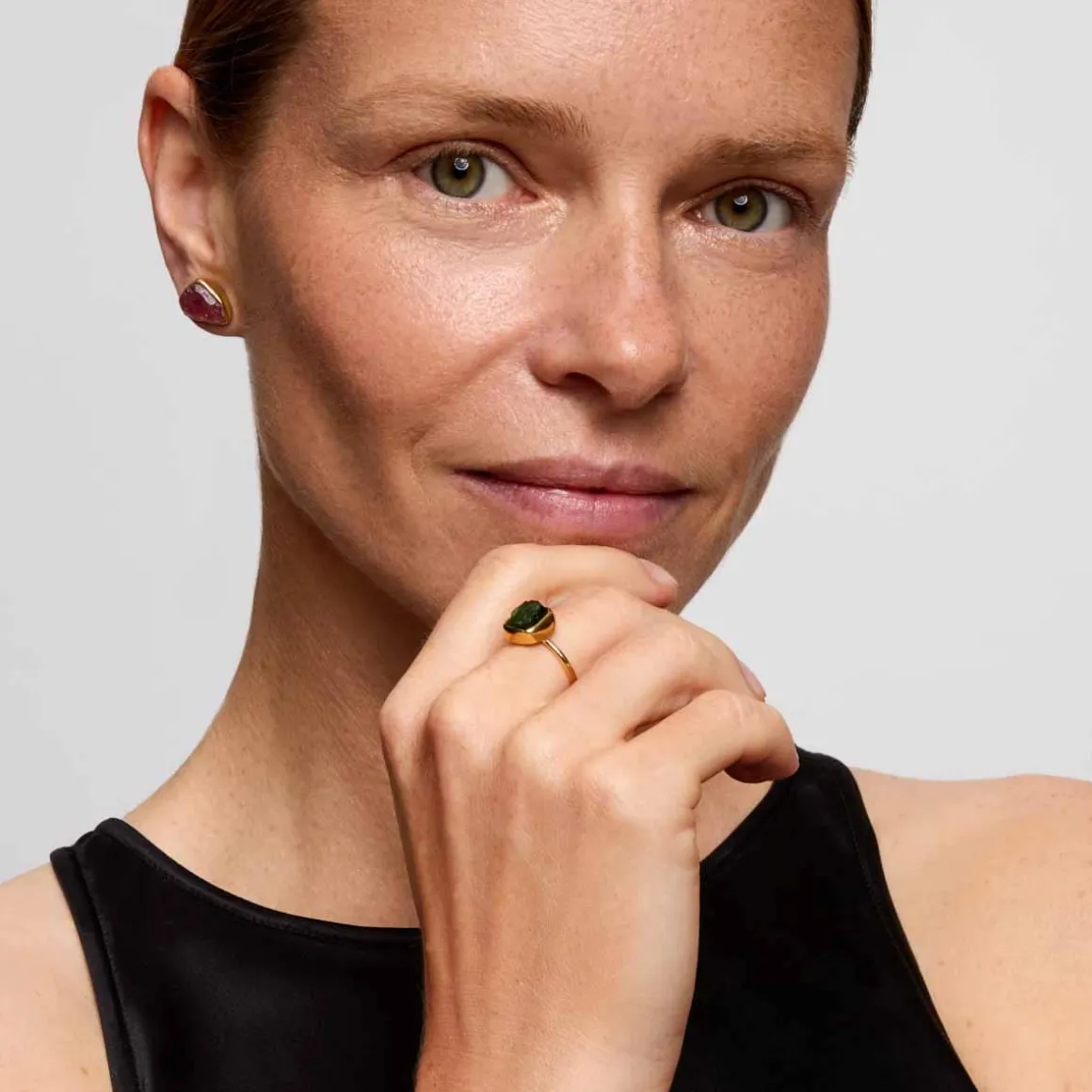 Pierścionek z dużym zielonym turmalinem z kolekcji Aurora