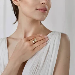 Pierścionek z motywem roślinnym z kolekcji Bery