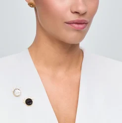 Pin z ustami rzeźbionymi w drewnie z kolekcji Kembali