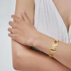Pozłacana bransoletka z niebieskim kryształem z kolekcji Holos