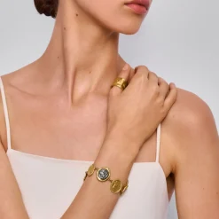 Pozłacana bransoletka z ozdobnych pieczęci i medalionów z kolekcji Semios