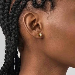 Pozłacane, drobne kolczyki na sztyfcie z perłą z kolekcji Verum