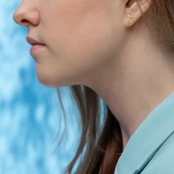 Pozłacane kolczyki gałązki na sztyft z kolekcji Thuja