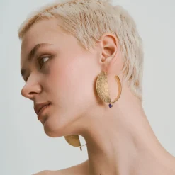 Pozłacane kolczyki koła z lapis lazuli z kolekcji Orini