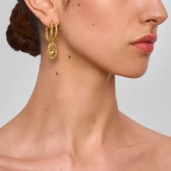 Pozłacane kolczyki koła z ozdobnymi zawieszkami z kolekcji Semios