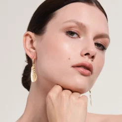 Pozłacane kolczyki noski klonowe z kolekcji Bery