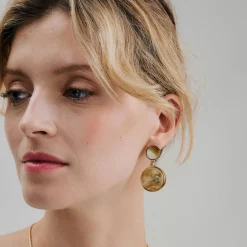 Pozłacane kolczyki z kolorowymi bursztynami z kolekcji Baltica