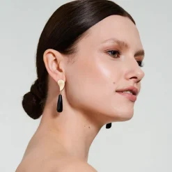 Pozłacane kolczyki z podłużnym onyksem z kolekcji Parer