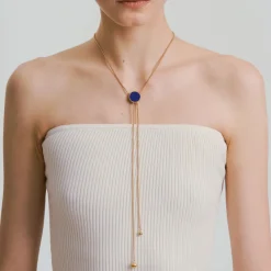 Pozłacany naszyjnik typu krawatka z lapis lazuli z kolekcji Orini