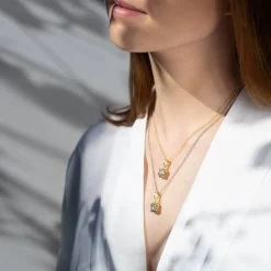 Pozłacany naszyjnik z nieoszlifowanym diamentem z kolekcji Verum