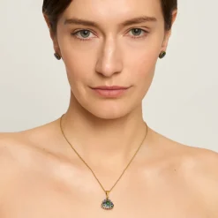 Pozłacany naszyjnik z ręcznie zdobioną zawieszką z kolekcji Minakari