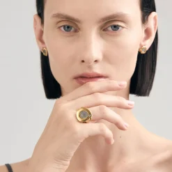 Pozłacany pierścionek z meteorytem z kolekcji Meteoros